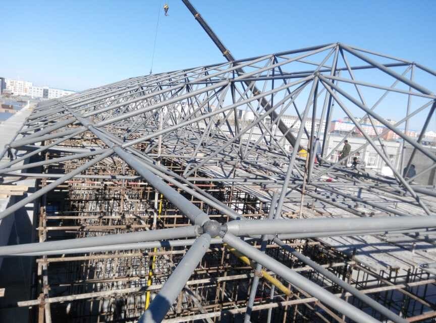 合山商贸城屋顶网架工程